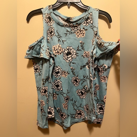 Kristin Nicole off the shoulder floral top - Picture 1 of 2